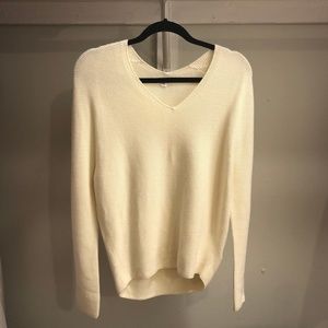 UNIQLO XS Cream V-Neck Knit Sweater without seams.